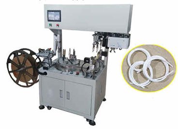 Bedienung der automatischen Rohrschneide-, Wickel- und Bindemaschine