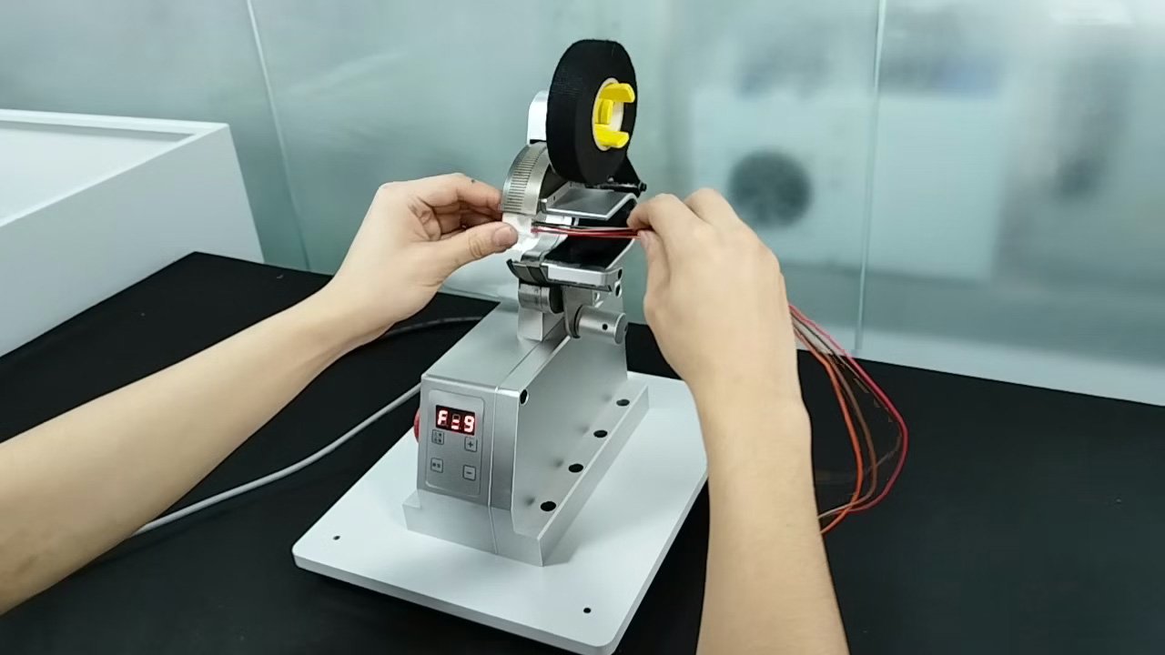 Mini-Einzeldraht-Klebebandwickelmaschine – Präzises Wickeln für Einzeldrahtanwendungen