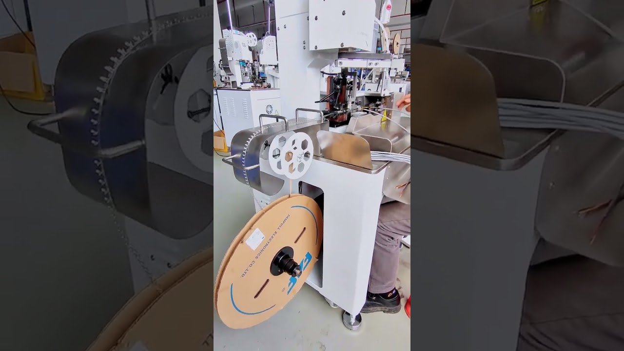 Mehradrige Mantelkabel-Abisolier- und Crimp-Maschine #Fabrik #Maschine