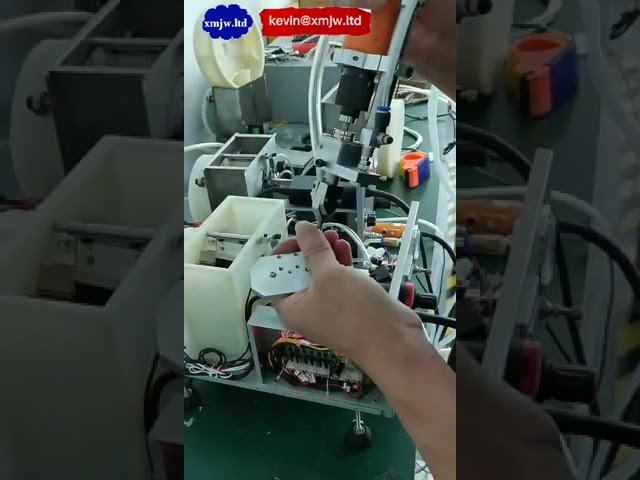 Handgeführter Schraubautomat mit automatischer Verriegelung und Schraubenzuführung – Effizienz pur