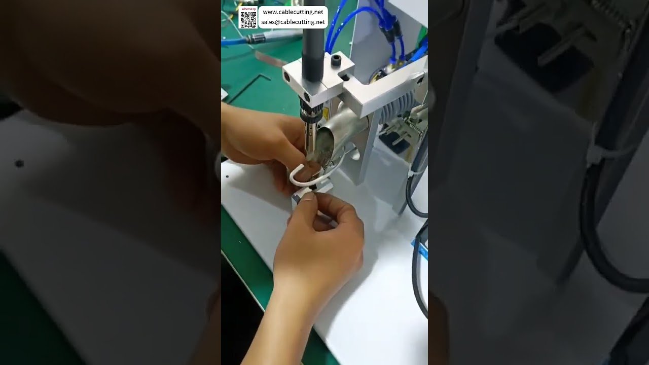 Halbautomatische Universal-Drahtlötmaschine mit austauschbarem Wechselsockel für vielseitige Produkte