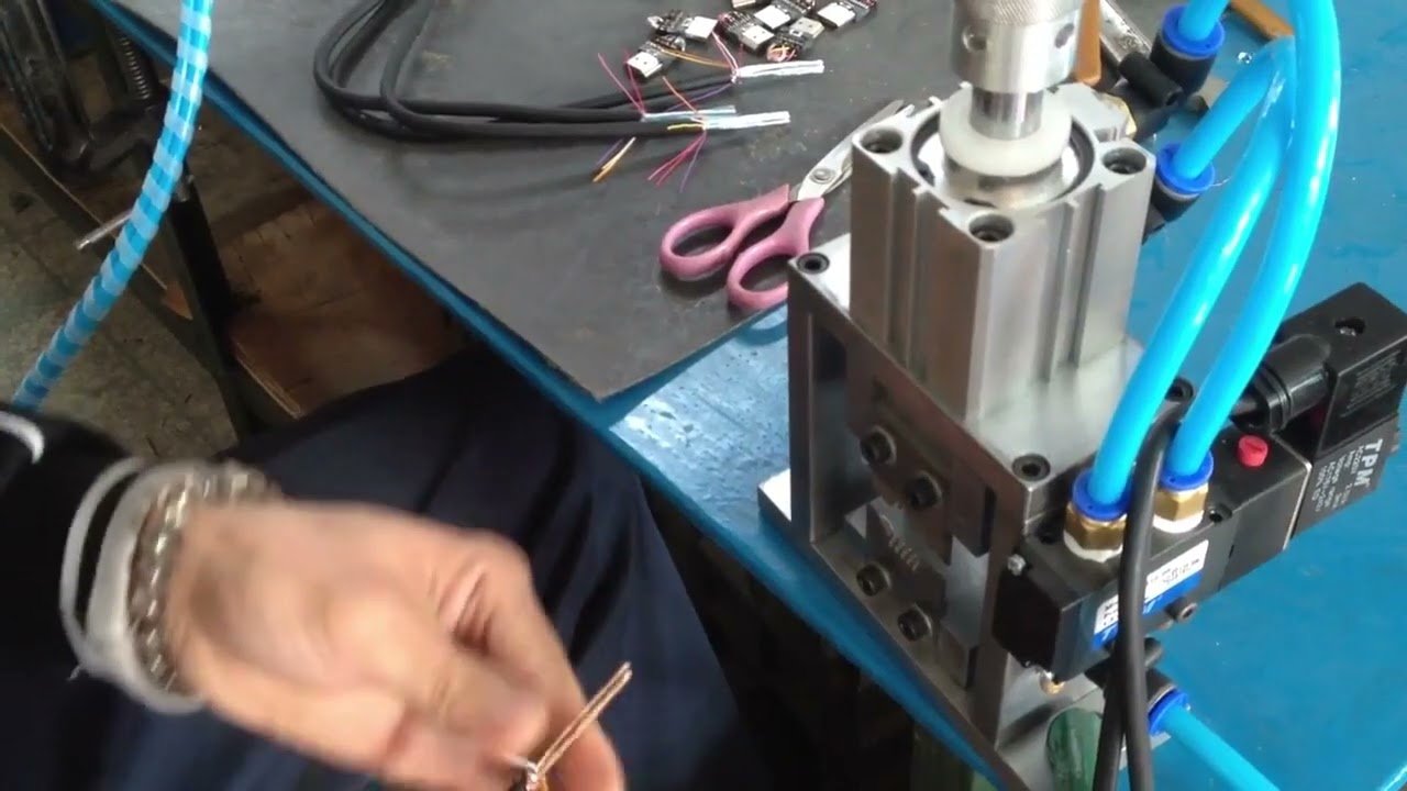 Senkrecht-Schneidemaschine für Alufolie WPM-901 – Präzision & Effizienz