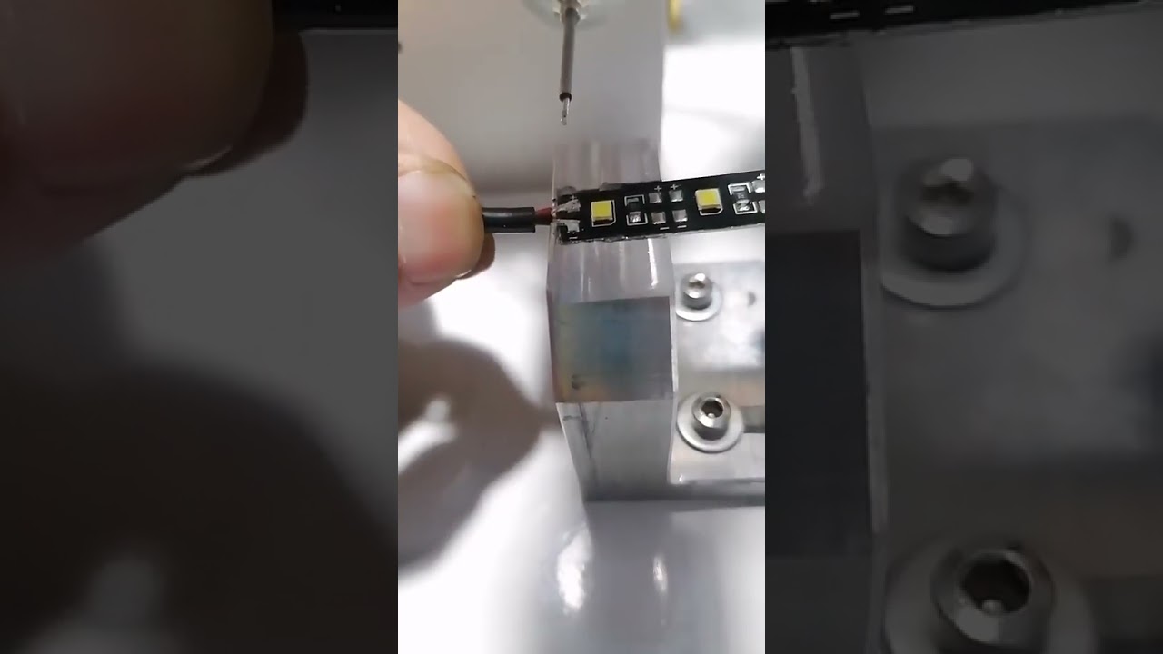 Halbautomatische Löt- & Verzinnungsmaschine für LED-Lichtstreifen