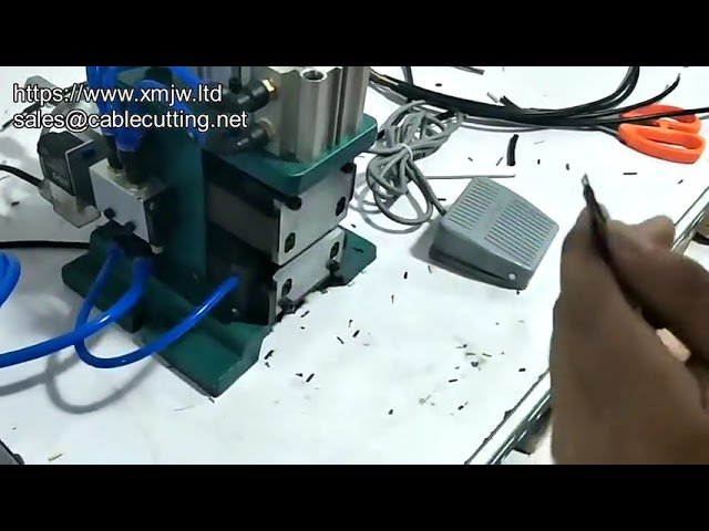 Pneumatische Mehrkern-Abisolier- und Verdrillmaschine | Effiziente Kabelautomation