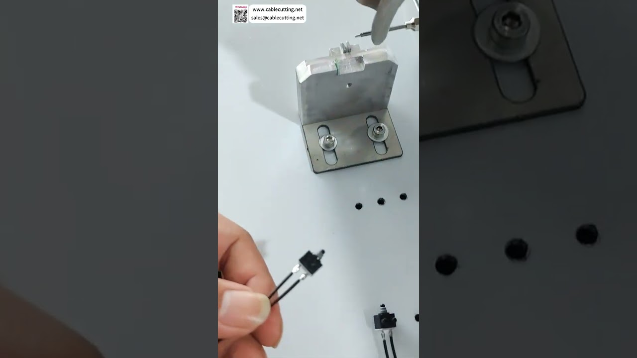 Halbautomatische Drahtlötmaschine – Präzises Einpunktlöten für höchste Qualitätsansprüche