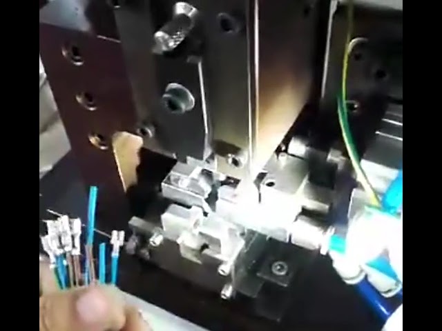 Halbautomatische Abisolier- und Crimpmaschine für Mehrleiterkabel – Präzise & Effizient